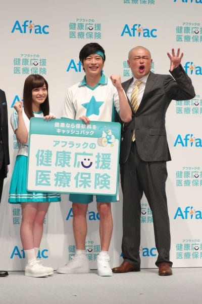 アフラックのCMで共演する橋本環奈、田中圭、あばれる君
