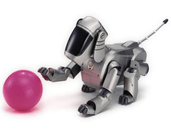 平成11年に発売されたソニーの『AIBO』（時事通信フォト）