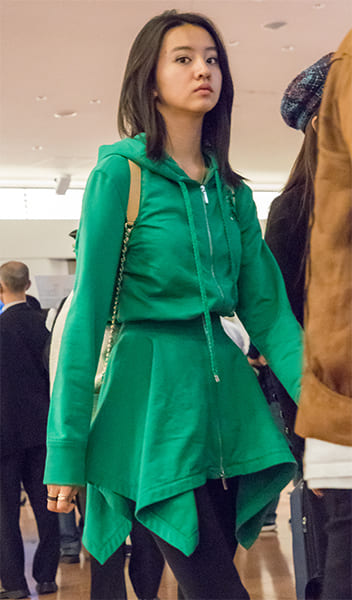 チラッとカメラ目線！？