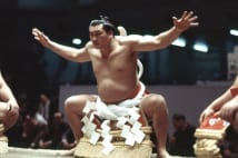 元横綱・輪島氏の豪快伝説「銀座は高速のSAみたいなもの」