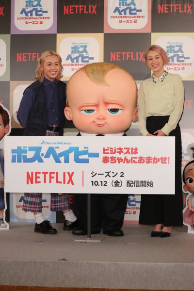写真 Shellyとりゅうちぇる 巨大赤ちゃんと記念撮影 Newsポストセブン Part 4