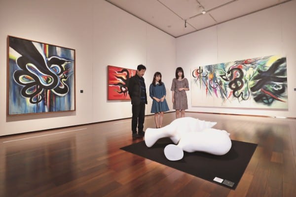 館内には彫刻や絵画など、岡本太郎の感性を伝える作品も複数展示