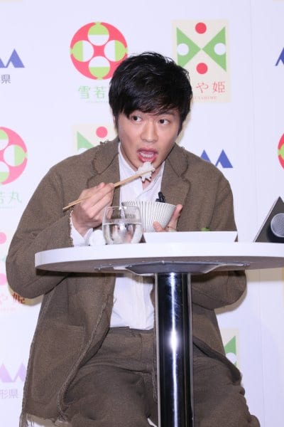 山形県産米「雪若丸」を食べる田中圭