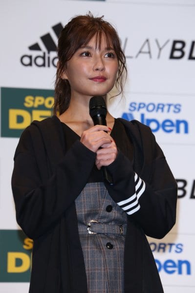 スポーツデポ20周年誕生祭に登場した宇野実彩子