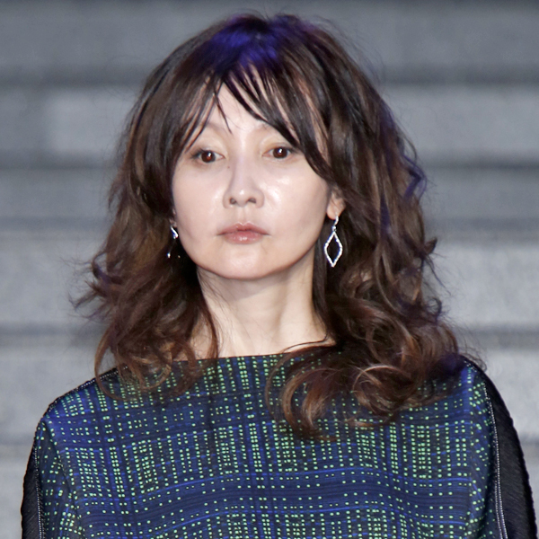 小泉今日子 豊原功補との交際で変化 親友youの助言も無視 Newsポストセブン