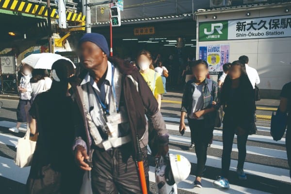 新宿区新大久保駅周辺は多国籍タウンとなっている（写真：横田徹）