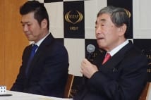 RIZAPのCOO職を解かれた松本晃氏（写真右：時事通信フォト）