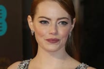 エマ・ストーン コルセット着用で「内臓の位置が変わった」
