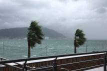台風に備えず他人の家の窓を破損してしまった 賠償は必要か?