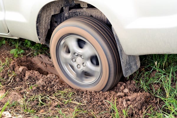 タイヤについた泥が問題に（写真：アフロ）