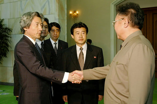小泉首相（当時）が北朝鮮を電撃訪問（時事通信フォト）