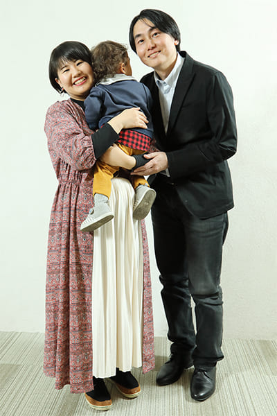 『カメ止め！』監督の妻・みゆきさんと細野真宏さん（撮影／矢口和也）