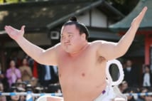 九州場所を休場する白鵬の野望と相撲協会の思惑と稀勢の里