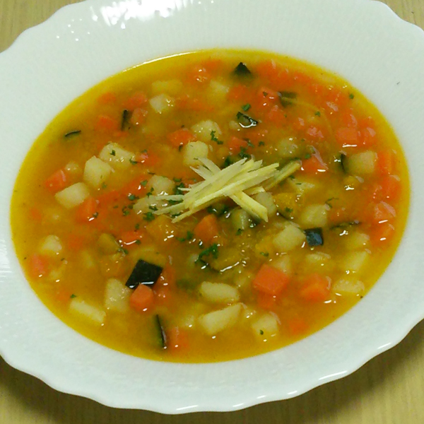 カラフル野菜のしょうがスープ