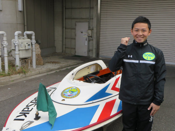 デビュー戦が「師弟対決」という奇跡