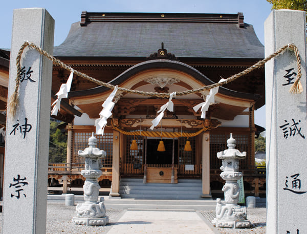 上沼恵美子やデヴィ夫人も通う岩國白蛇神社