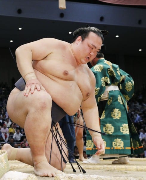 初日から4連敗を喫し休場（共同通信社）