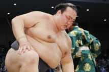 稀勢の里、成績と反比例するようにグッズは売れている謎