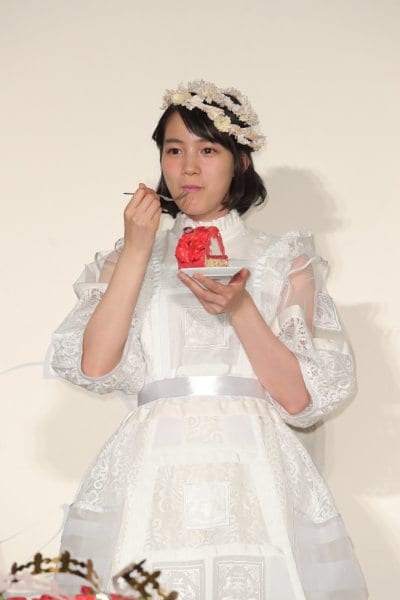 岩手の果物をPRするのん