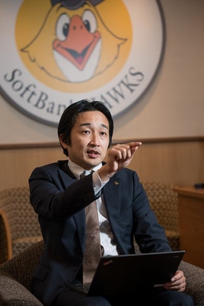 チーム戦略室の関本塁データ分析担当ディレクター（撮影／藤岡雅樹）