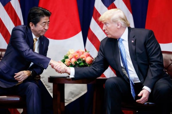 新たな二国間交渉は日本に何をもたらすか　AP/AFLO