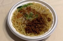 汁なし坦々麺、辛口味噌…　コンビニ「まぜそば」メニューを食べ比べ