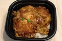 コンビニ3社の「かつ丼」比較 もっともガッツリなのはどこ?
