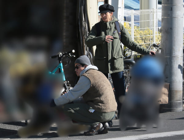 仲むつまじい様子の一家