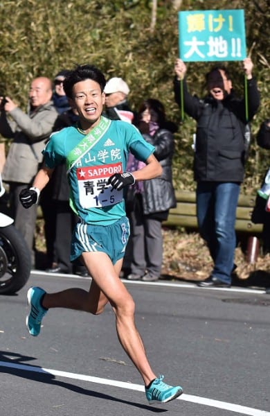 3代目・山の神として箱根を駆け上がった神野（時事通信フォト）