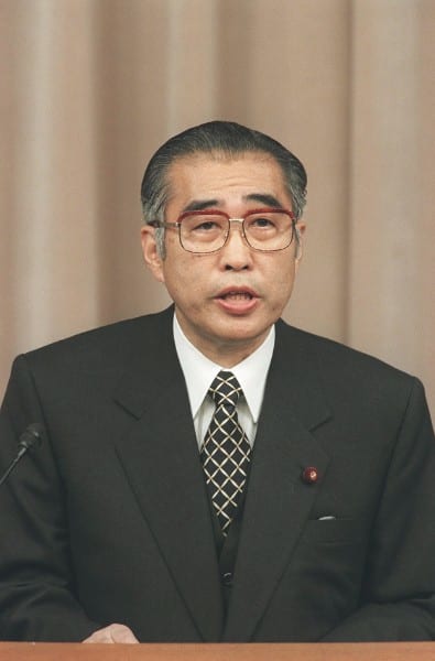 「平成」はこの人で始まった（時事通信フォト）