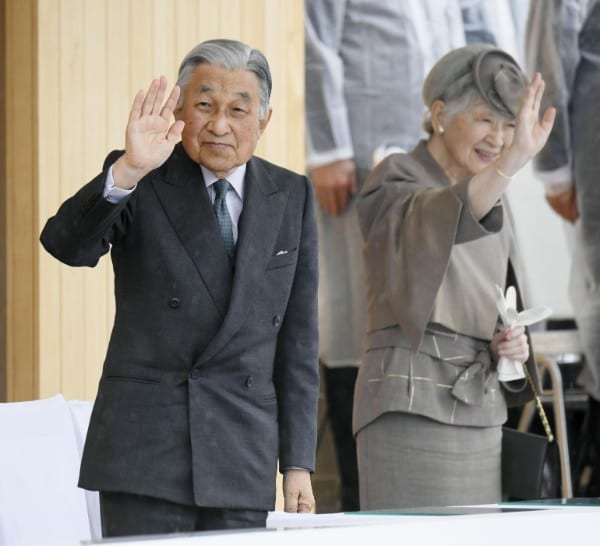 海外では天皇が国家元首と見られている（共同通信社）