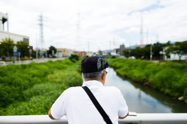 日本のおじさんは孤独度が世界トップレベル