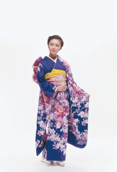 「着物は大好き」という真行寺君枝(撮影/秋山庄太郎、写真提供/秋山庄太郎事務所)