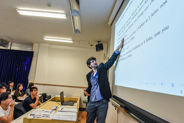 武蔵大学で行われるPDPの授業（武蔵大学提供）