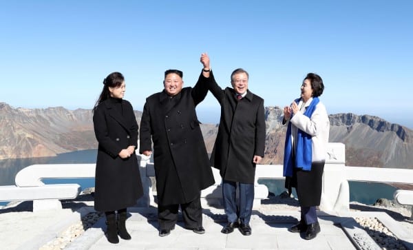 南北連邦政府の樹立は在韓米軍の徹底を招きかねない　代表撮影/Reuters/AFLO