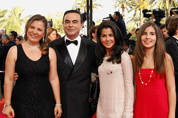 ゴーン被告の華麗なる家族たち。邸宅も経費で購入したという疑惑も（時事通信社）