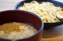 外国人客急増でトラブル続出のラーメン屋、「つけ麺」でまさかの修羅場も
