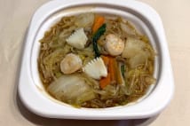 手軽に野菜を摂れるのが魅力 コンビニの「あんかけ焼そば」食べ比べ