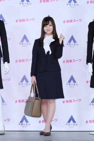 過去にスーツを着る機会がなかったという橋本環奈