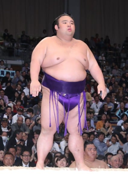 芥川賞作家は貴景勝に期待（時事通信フォト）