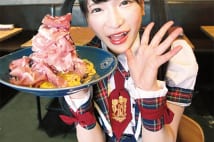 大食いアイドル・もえあずが挑戦、チーズとハムの「こぼれ料理」