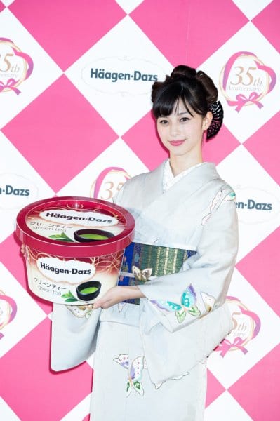 ハーゲンダッツのイベントに登場した中条あやみ