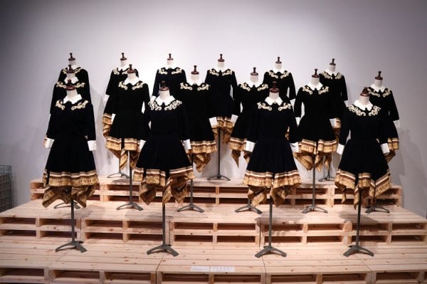 『乃木坂46 Artworkd だいたいぜんぶ展』に展示された制服