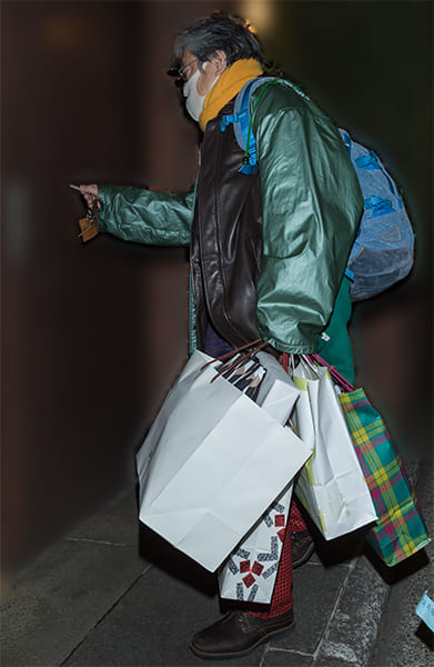 帰宅するジュリー