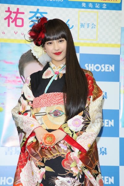 新成人ということで晴れ着姿で登場した平祐奈