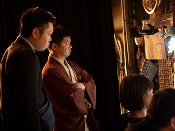 持ち歩くパソコンには落語が3000席