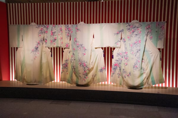 「片岡鶴太郎展－faces－」に展示された着物作品