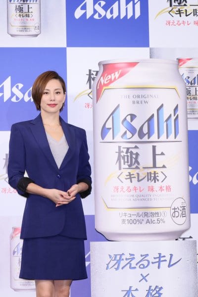 「アサヒ 極上〈キレ味〉」の発表会に登場した米倉涼子