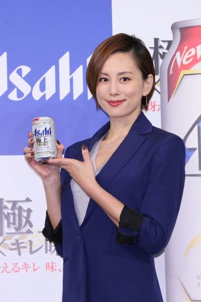「アサヒ 極上〈キレ味〉」の新CM発表会に登場した米倉涼子