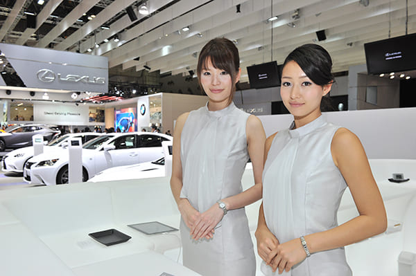 東京モーターショー「LEXUS」ブースの美女コンパニオン